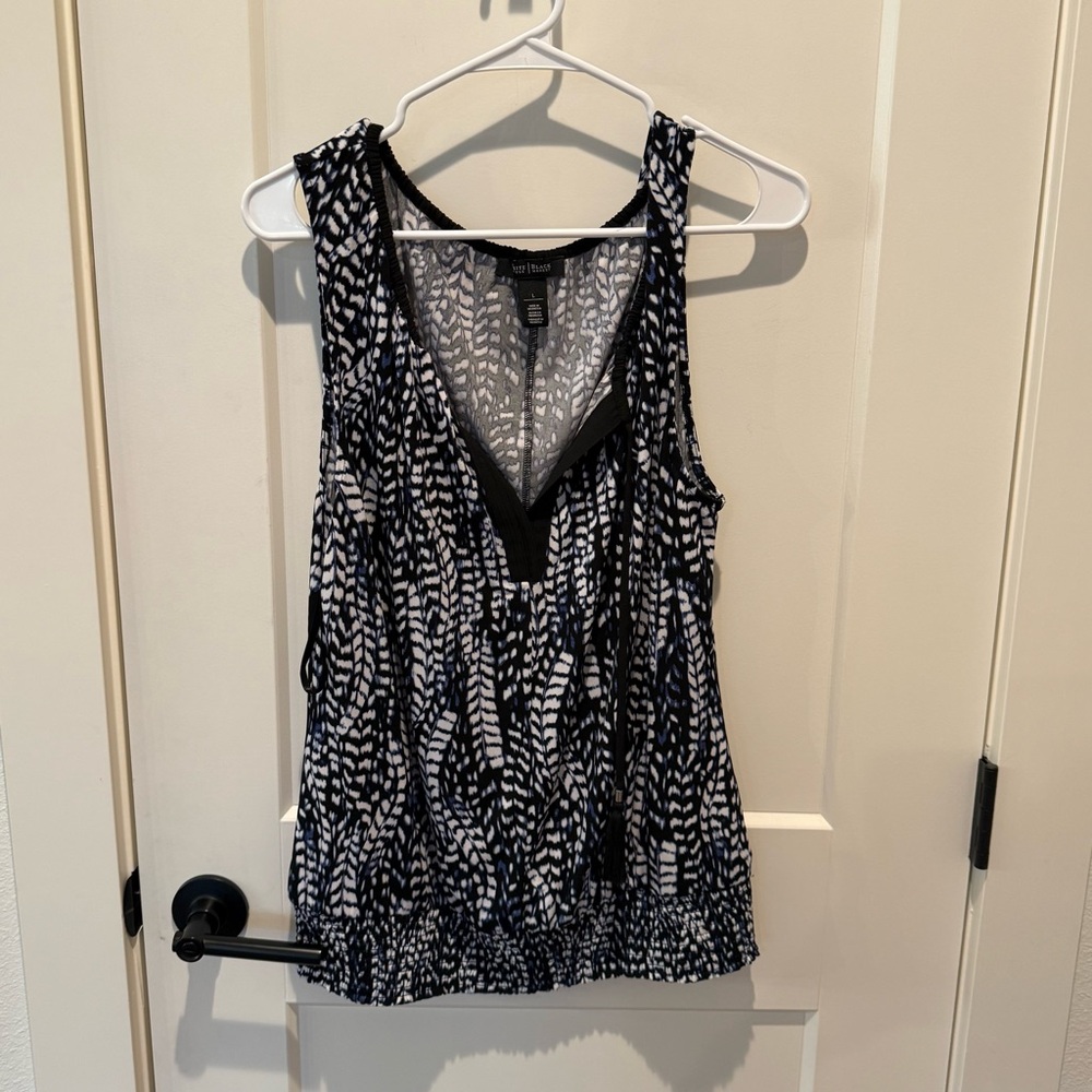 White House  black  size Large navy tank , P2P 24”. Neck to base 28”
